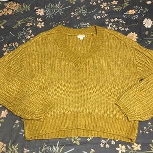 A New Approach Classic Chunky Cable Knit V-Neck Cozy Sweater in Green